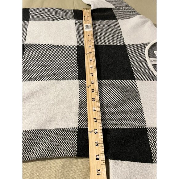 SIZE MEDIUM MAX STUDIOS COLOR BLOCK GRAY & WHITE 3/4 SLEEVE SWEATER - Picture 4 of 8